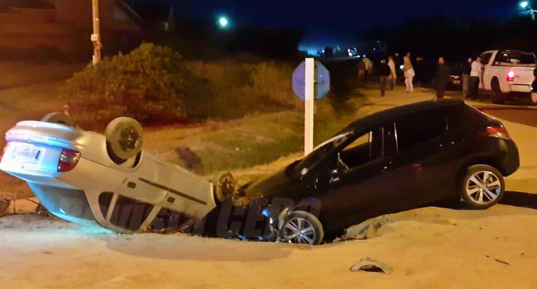 Primer siniestro del año: choque y vuelco en Ruta 10