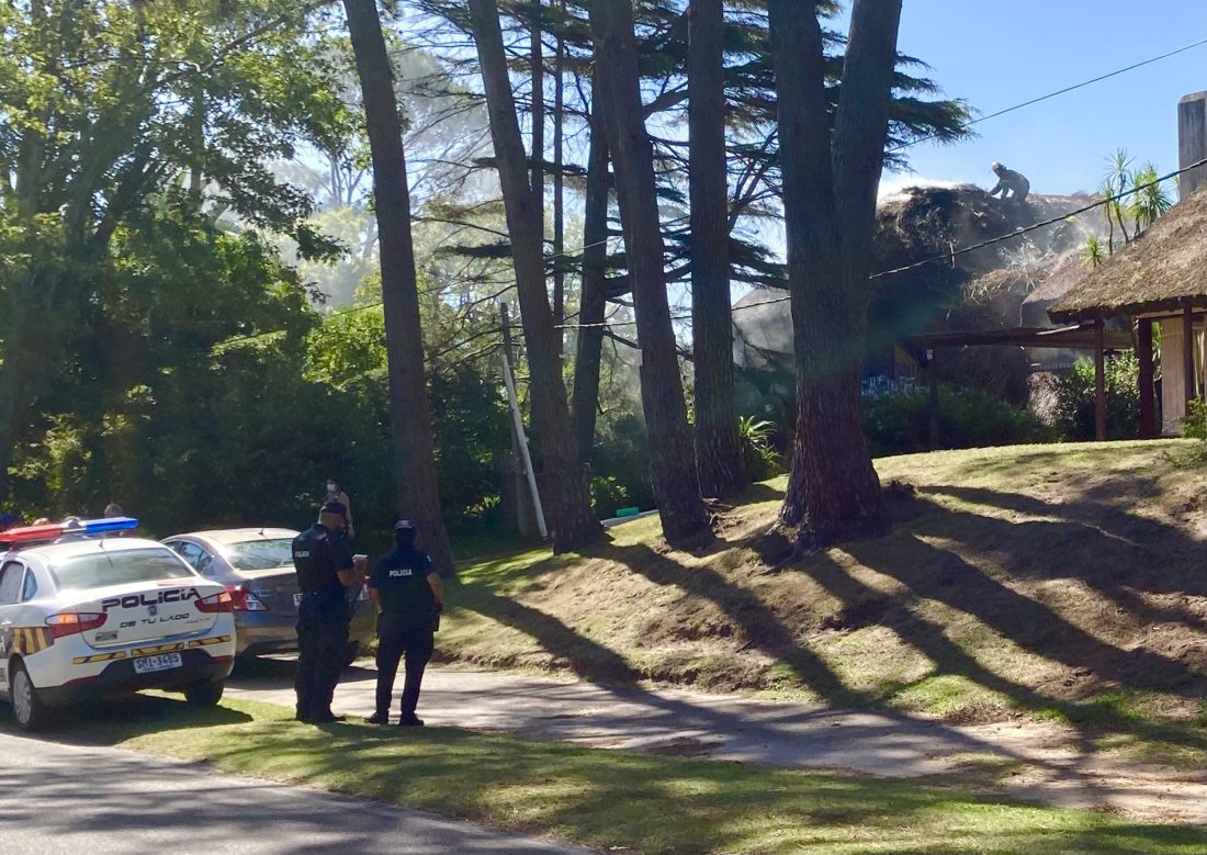 Bomberos combatió un incendio en una casa de Camino a la Laguna