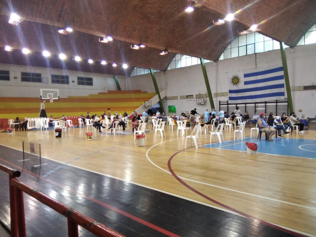 Atención: piden a quienes van a vacunarse hacerlo en hora, ni antes, ni después