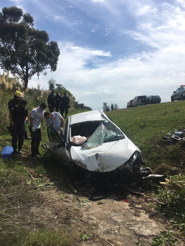 Un taxi se despistó en Ruta 39 y el conductor sufrió contusiones leves