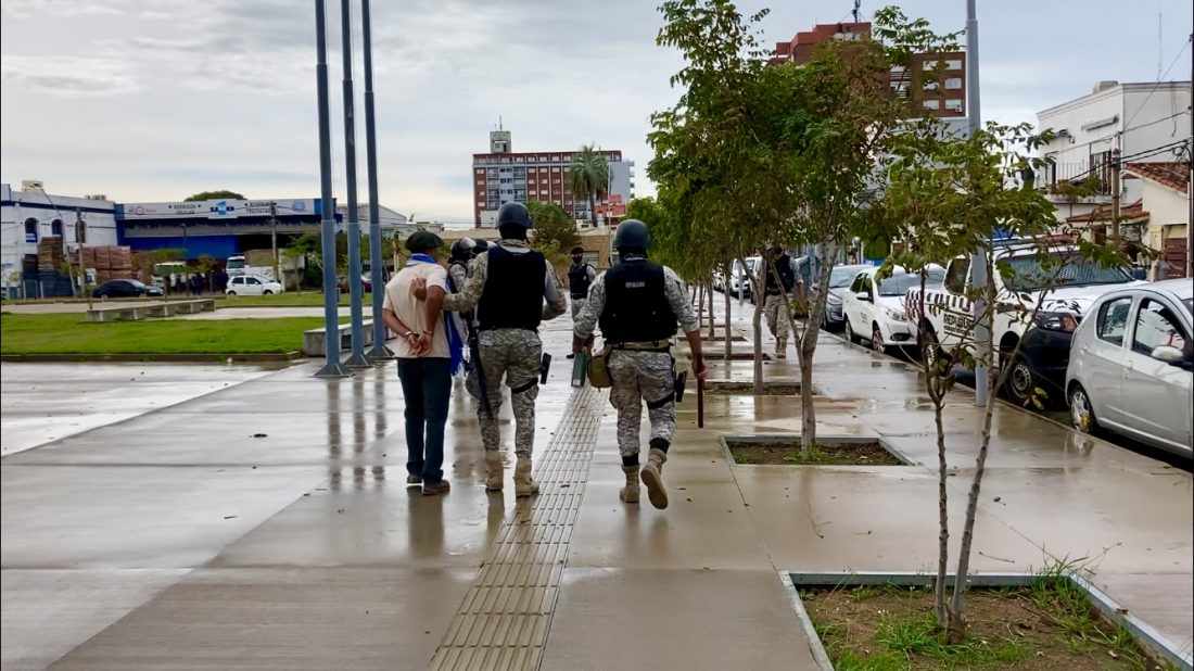 Seis hombres y dos mujeres fueron detenidos esta tarde en el marco del caso “Caravana por la Verdad”