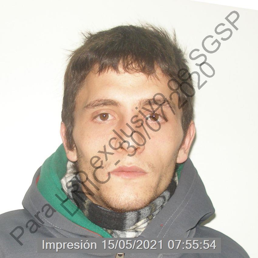 Lo buscaban por una rapiña, se fugó por los techos de su casa y le encontraron drogas por lo que fue condenado