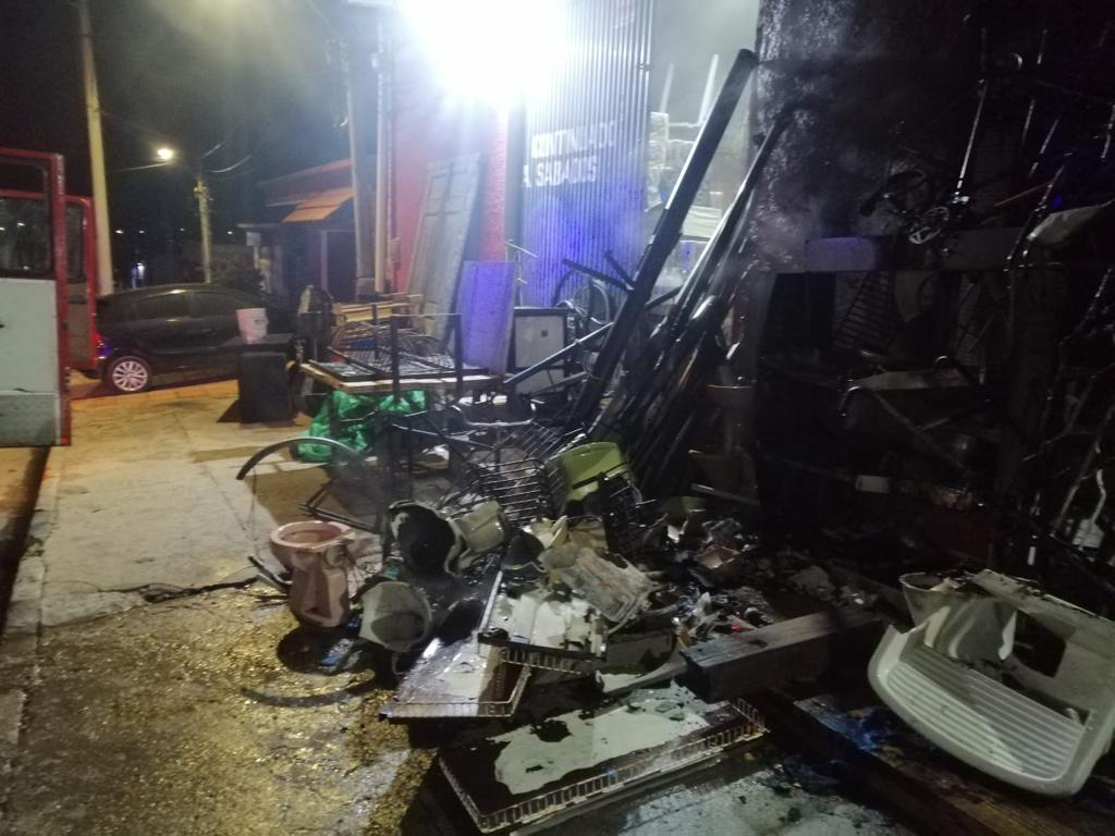 Incendio en un comercio de San Carlos habría sido intencional
