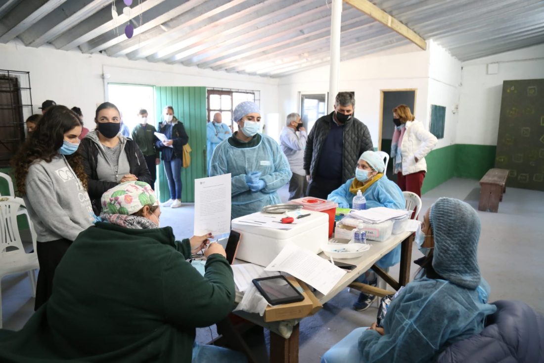 Comenzó vacunación «Pueblo a Pueblo», barrio a barrio, en el Kennedy
