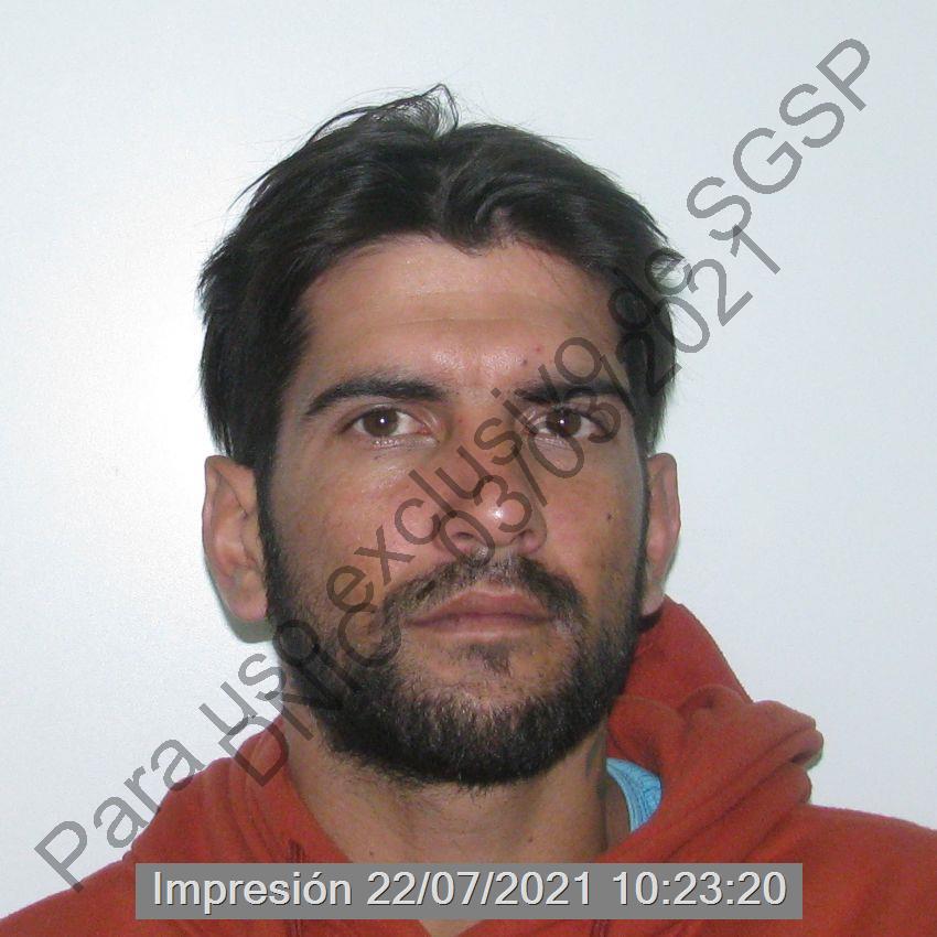 Lo encontraron en un taxi con envoltorios de droga y lo terminaron condenando por hurto y receptación