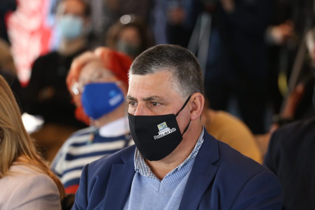 Carballal destaca importancia de lanzamiento de temporada de ballenas para Punta del Este