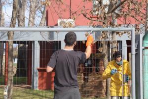 Personas con discapacidad realizan el acondicionamiento del Centro Diurno del barrio Odizzio