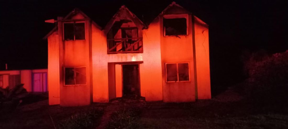 Una casa se incendió esta madrugada en Santa Mónica