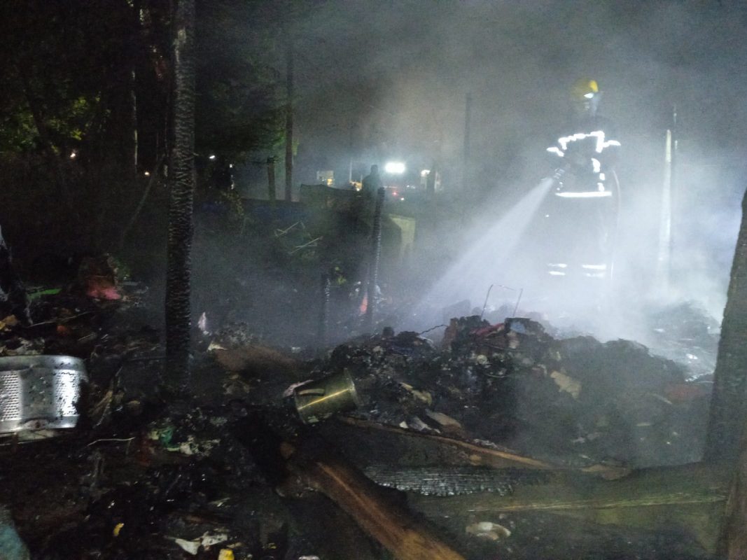 Una casa se incendió anoche en Los Eucaliptus