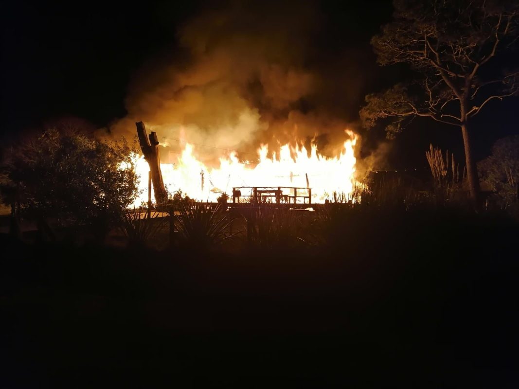 Incendio en La Juanita afectó un restaurante, una casa y un depósito
