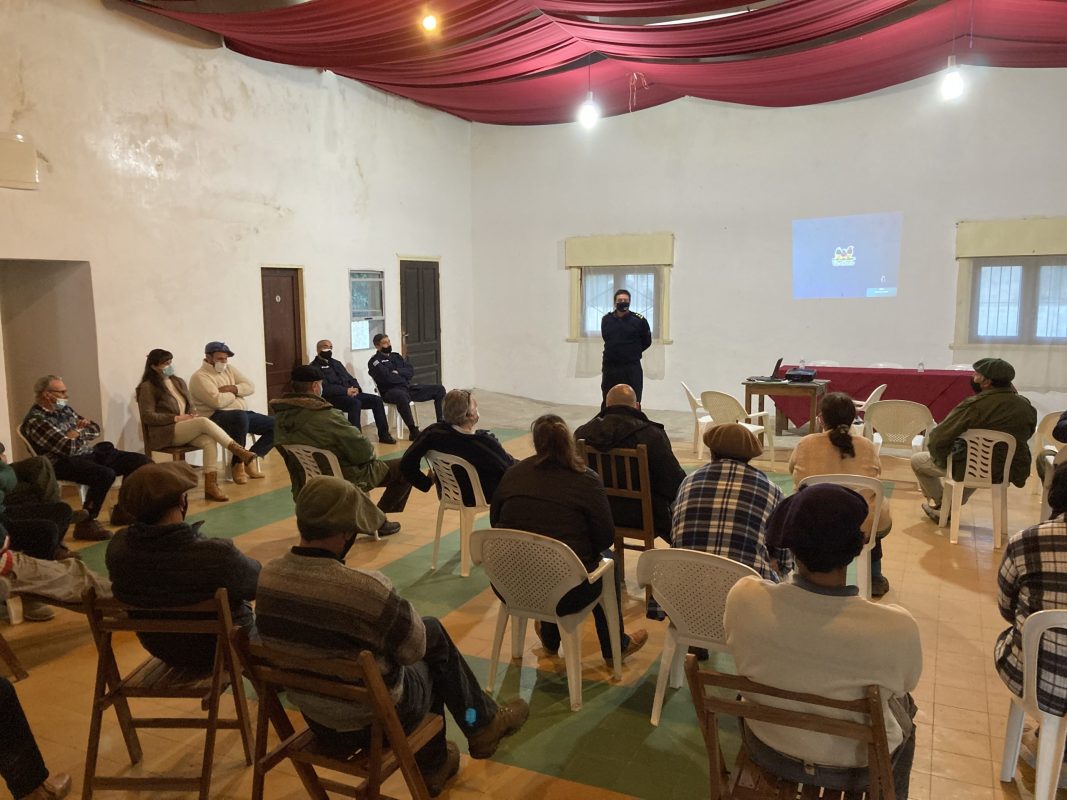 VIDEO: Comisario de Garzón pedirá hora ciudad para esa zona. Hoy reunió a los vecinos de la jurisdicción para hablar de los índices delictivos