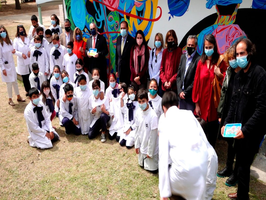 Municipio de Punta del Este y Embajada de Portugal evocaron los 500 años del viaje de Magallanes y Elcano con niños de la escuela 21