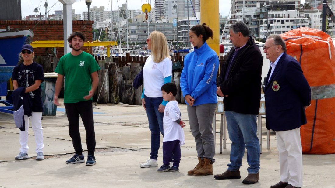 Niños se sumaron a la limpieza de la Bahía y cuidado del medio ambiente junto al Alcalde Carballal y Pilar Lacalle