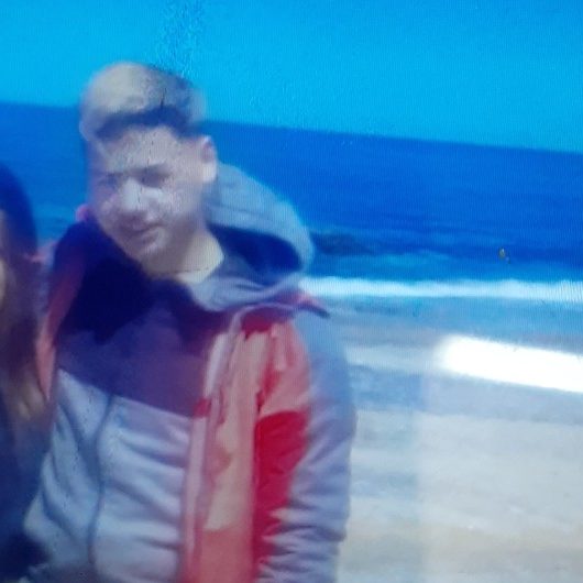 Buscan a un adolescente que está ausente de su casa en San Carlos