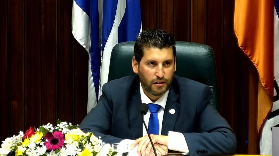 Presidente de la Junta presenta balance de gestión e inaugura planta de paneles solares