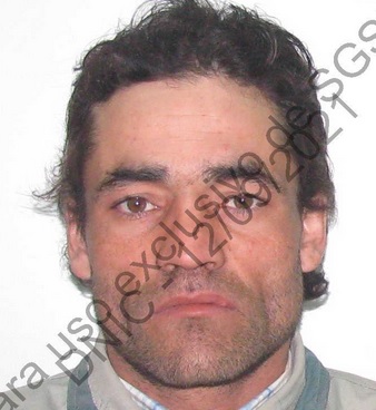 La policía investigaba un crimen y terminó encontrado drogas