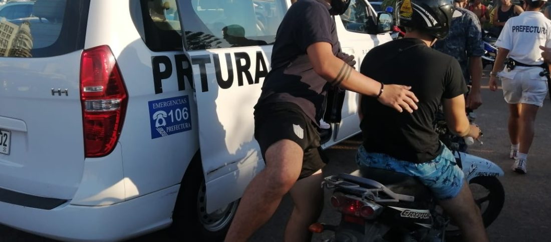 Buscan a jóvenes que arrojaron al agua a una marinera en el Muelle de Punta del Este