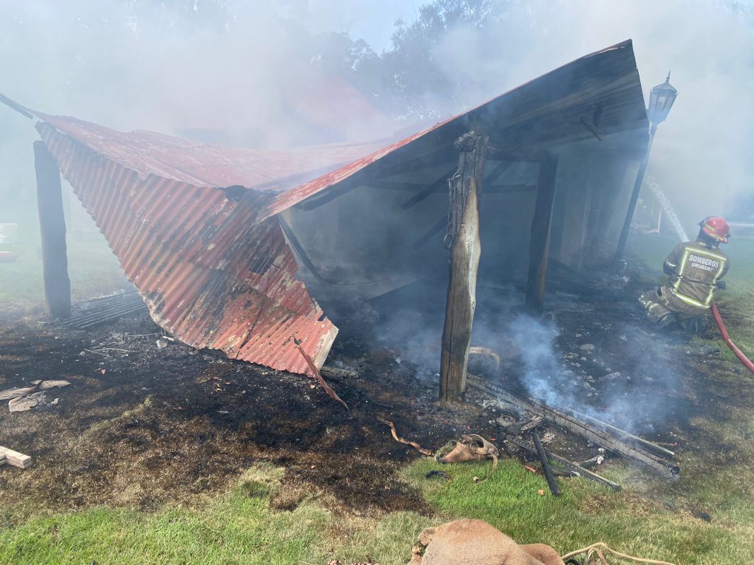 Bomberos logró controlar incendio en un galpón de Ruta 39