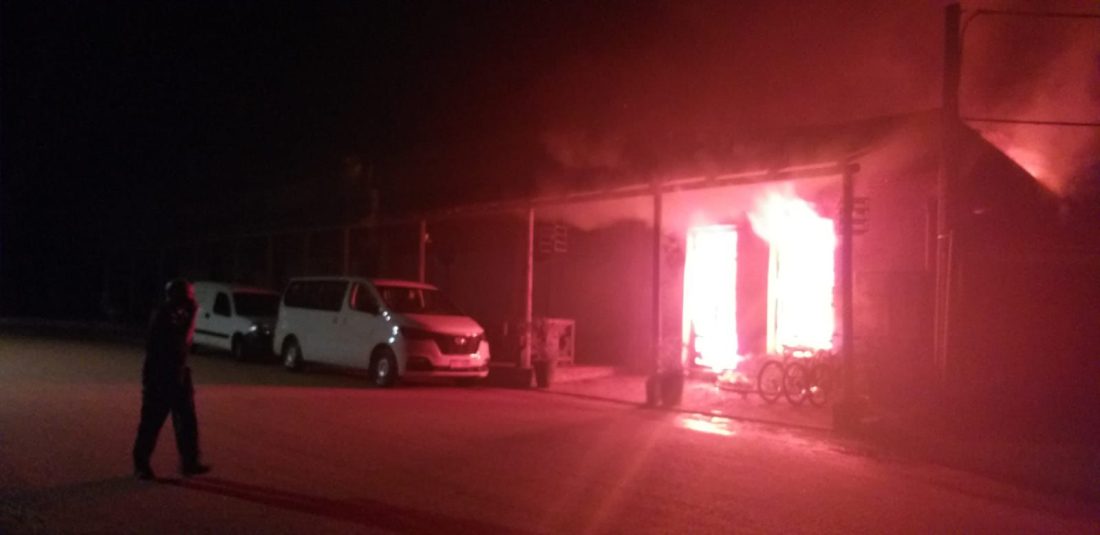 Bomberos controlaron incendio en un hotel de Garzón