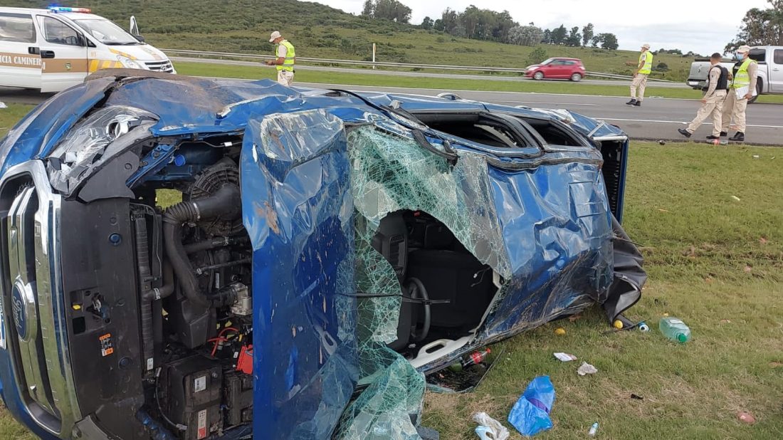 Una camioneta volcó y varias personas terminaron lesionadas