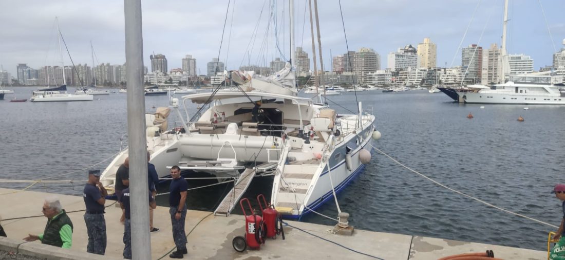 Catamarán tomó fuego esta tarde en Punta del Este