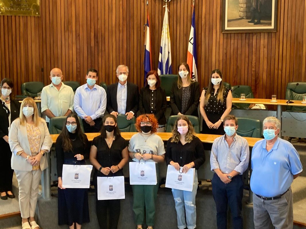 Junta Departamental y Claeh entregaron becas