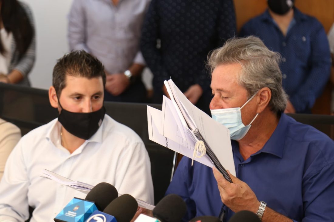 VIDEO: Intendente entregó  el proyecto de zona franca y pidió tratamiento preferencial a la Junta