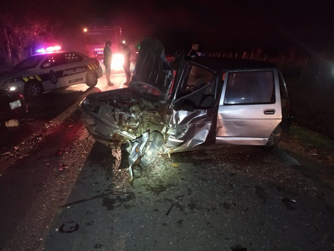 Dos autos chocaron en Camino del cerro Eguzquiza