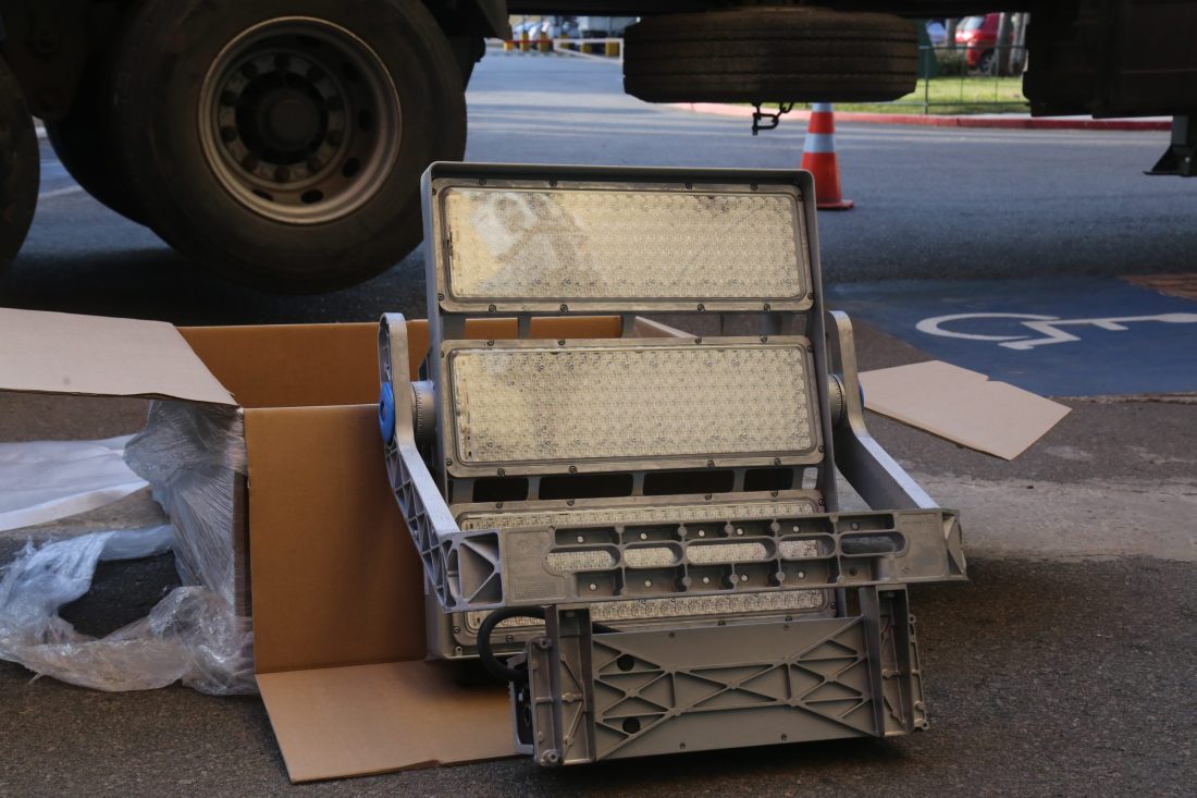 Llegaron las nuevas luminarias que convertirán al Campus de Maldonado en un estadio FIFA