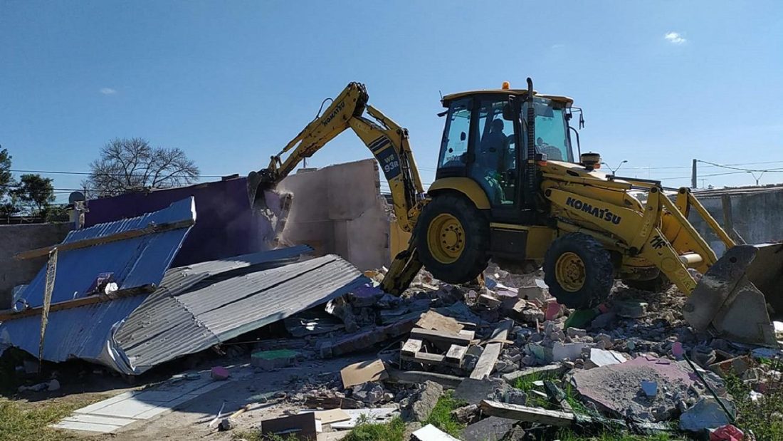 Intendencia derrumbó las casas que habían sido levantadas en espacios públicos