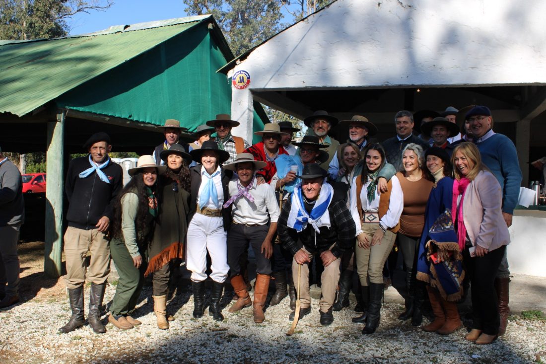 Carballal agradeció a las Sociedades Nativistas que formaron parte del aniversario de Punta del Este