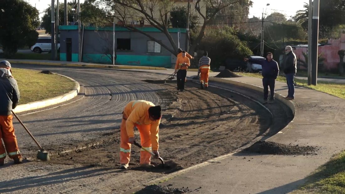 Municipio de San Carlos realizó recapado en rotonda de Barrio Asturias￼