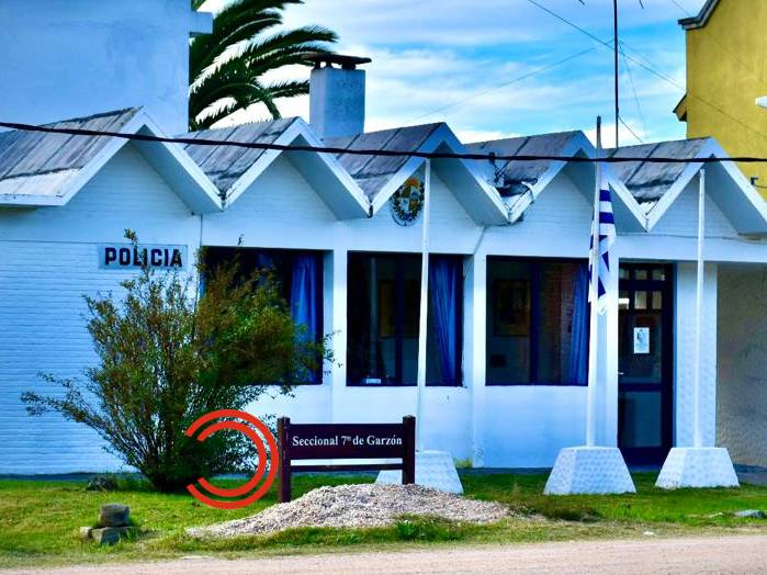 Mujer y bebé resultaron lesionadas tras caer de un camión en Camino Sainz Martínez