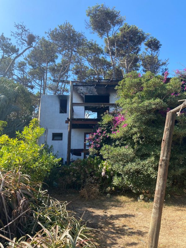 Investigan incendio en un Hostel