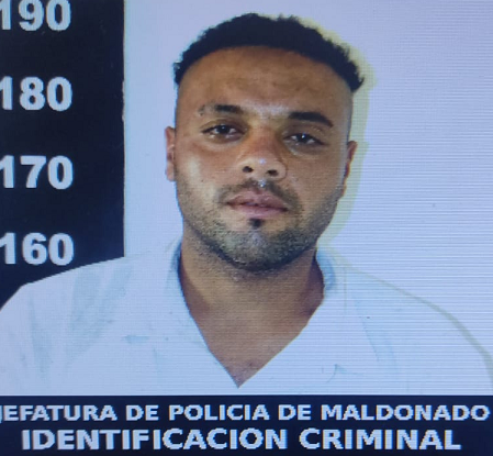 Rapiñó a una mujer, un hombre lo corrió y tuvo que abandonar lo robado y ahora fue detenido y enviado a la cárcel