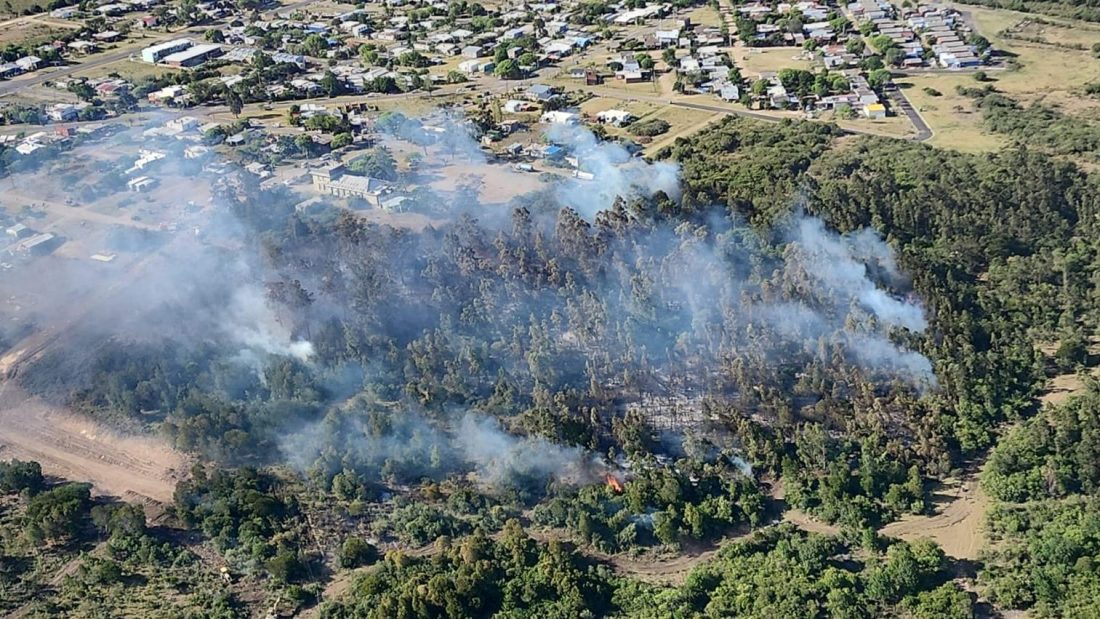 Controlaron incendio en Pueblo Obrero.