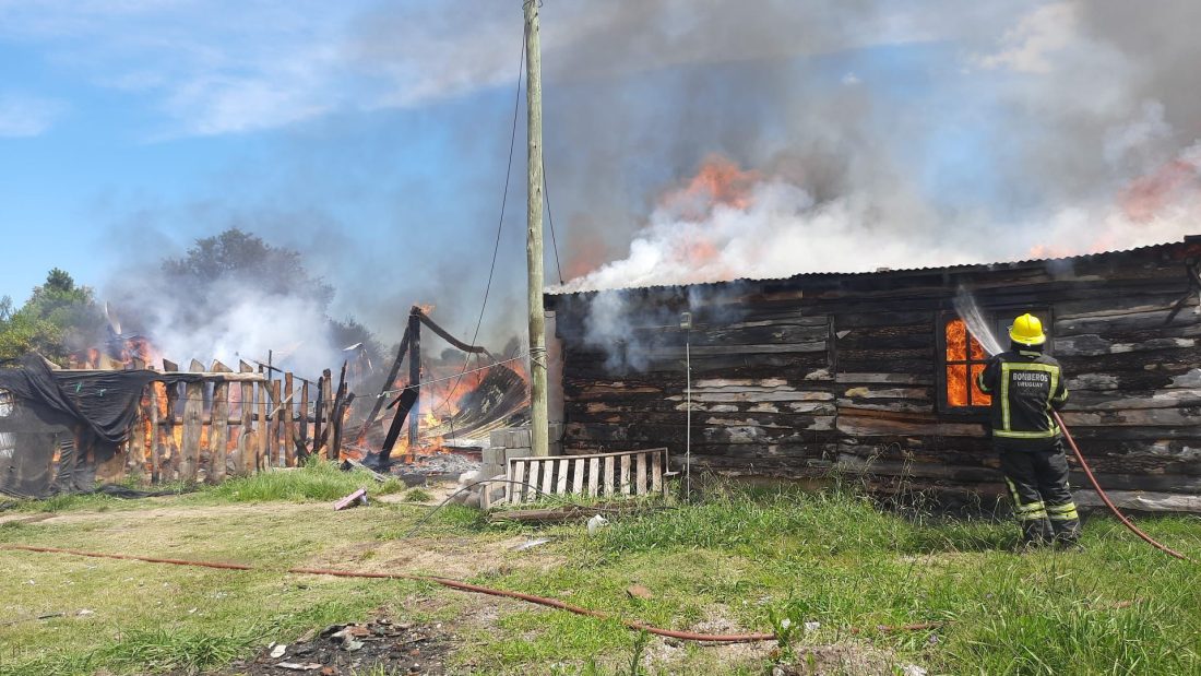 Un incendio intencional consumió una casa en San Carlos