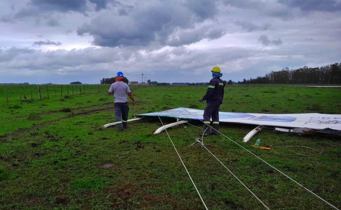 Viento azotó Treinta y Tres tirando árboles y cables
