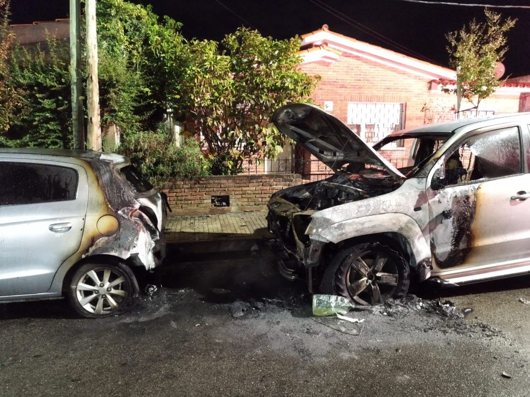 Investigan si el incendio en vehículos en el centro de Maldonado fue intencional