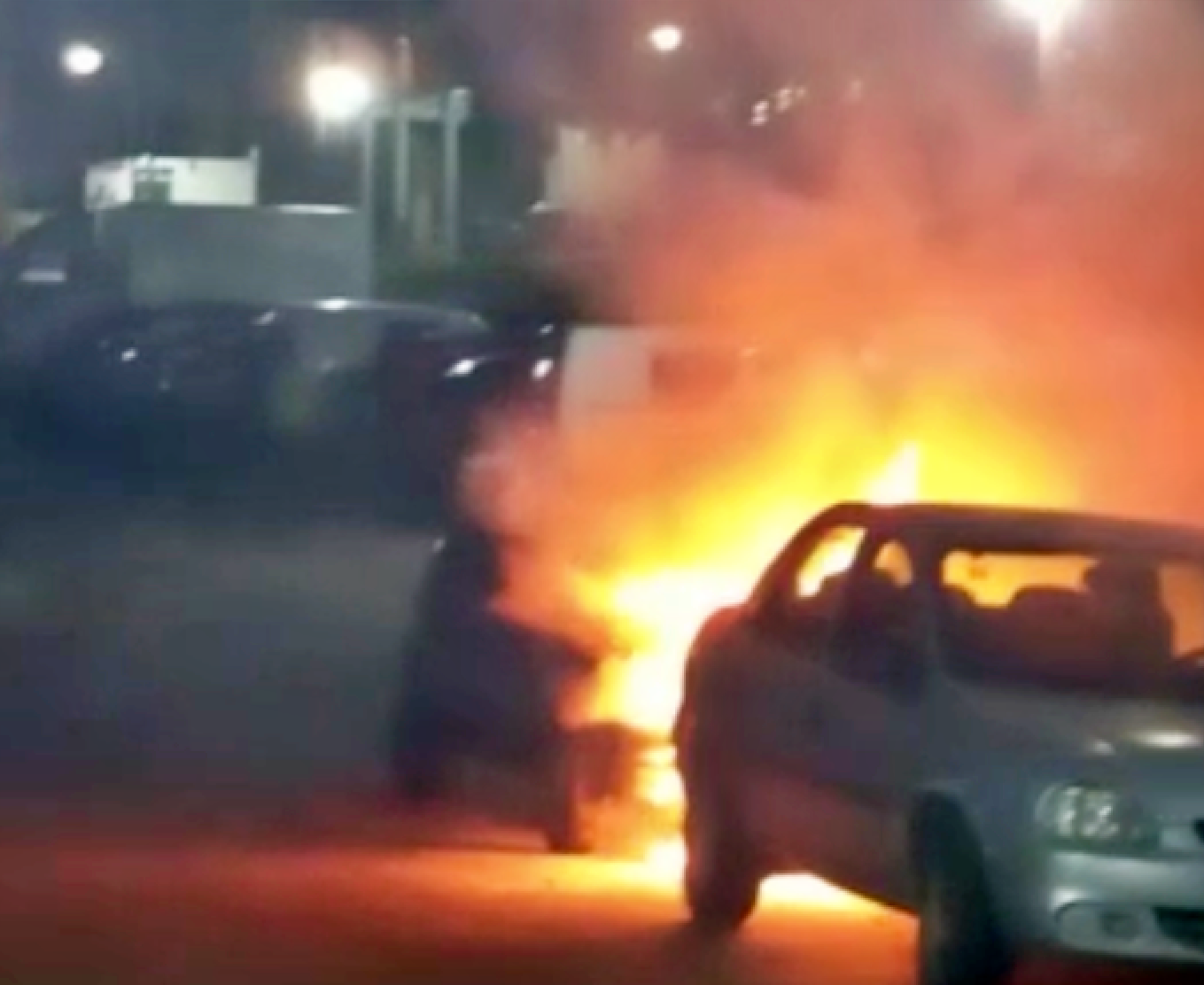 Un auto se incendió esta noche en Maldonado