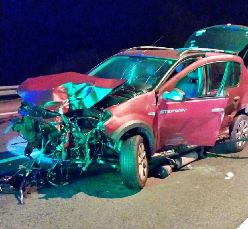 Un hombre tuvo que ser rescatado del interior de un vehículo tras sufrir un accidente en la Interbalnearia