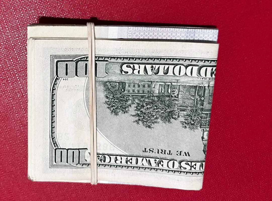 Detectan circulación de billetes falsos de 100 dólares en Maldonado: alertan a la población