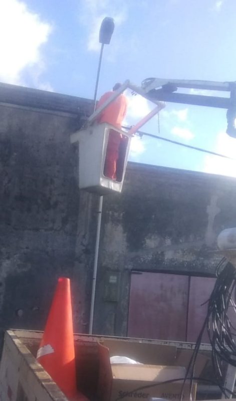 Repararon e instalaron luminarias en Garzón