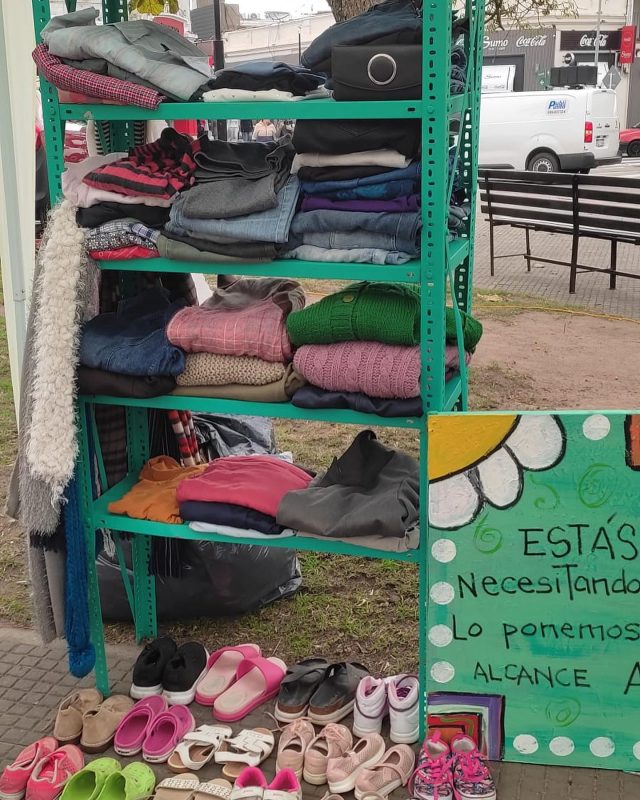 Ropero solidario en mercado central