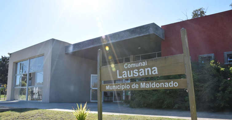 Taller de huerta hidropónica en el comunal del barrio Lausana