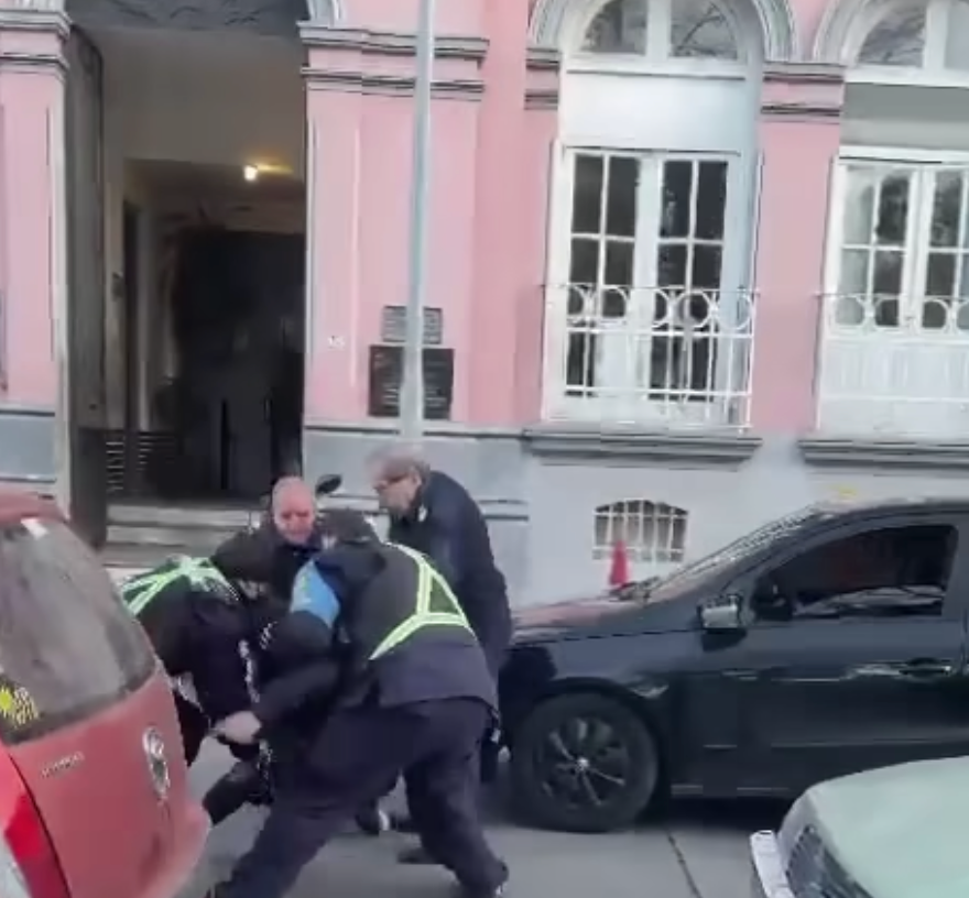 No habrá sanciones para los policías que detuvieron a un joven en el centro de Maldonado