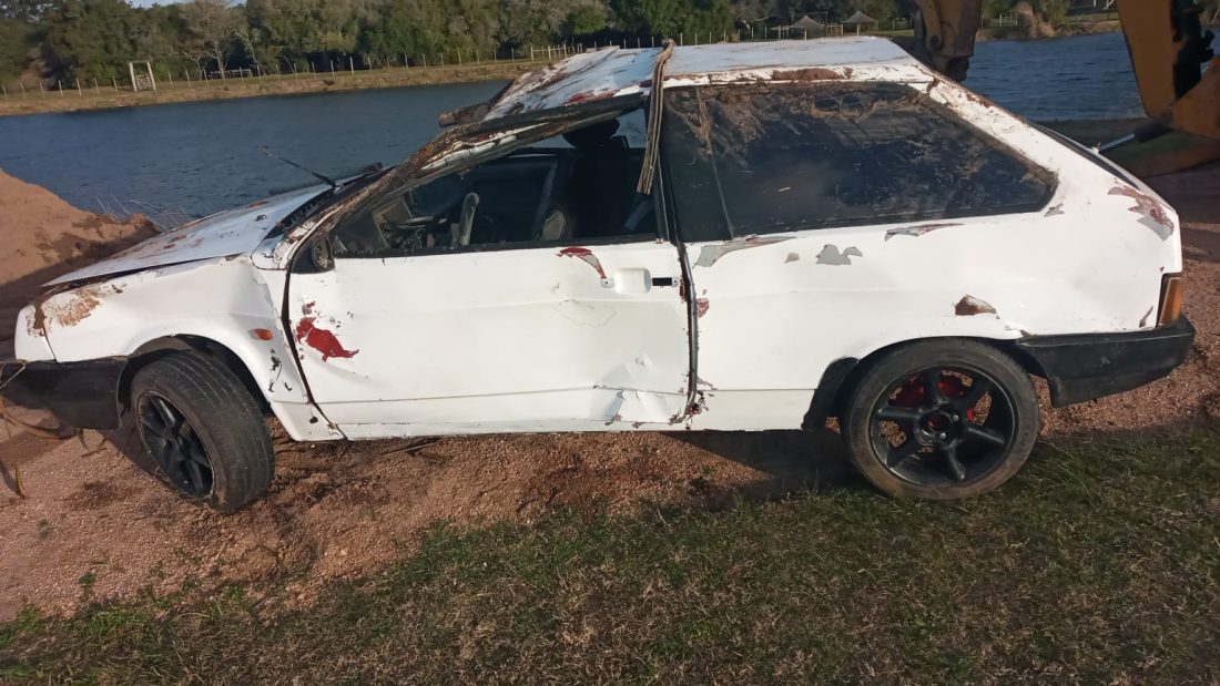 Identificaron a los dos cuerpos encontrados en un auto sumergido en el Arroyo San Carlos
