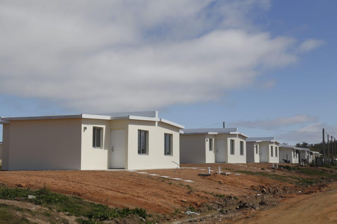 Familias que accederán a sorteo de terrenos recibirán canasta para construir