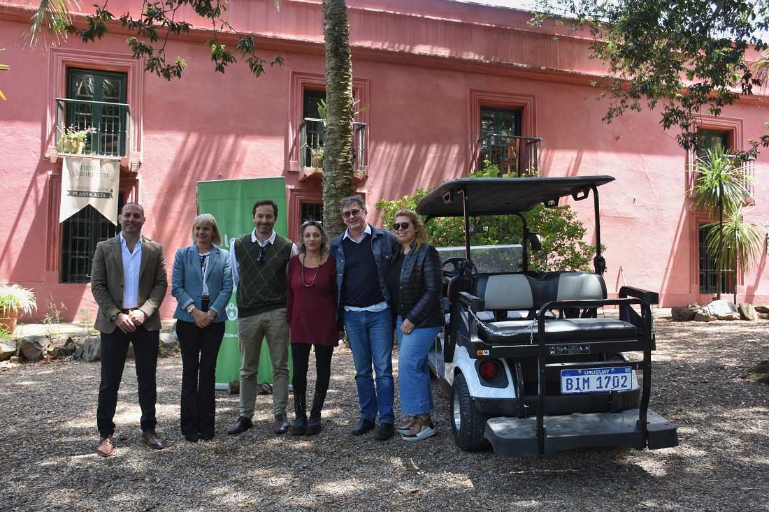 Entregaron vehículo eléctrico para recorridos en el bosque de Lussich