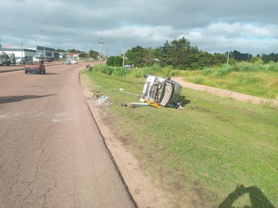 Un vuelco sin lesionados se registró esta mañana